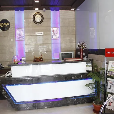 Oyo Premium Safdarjung Hotel